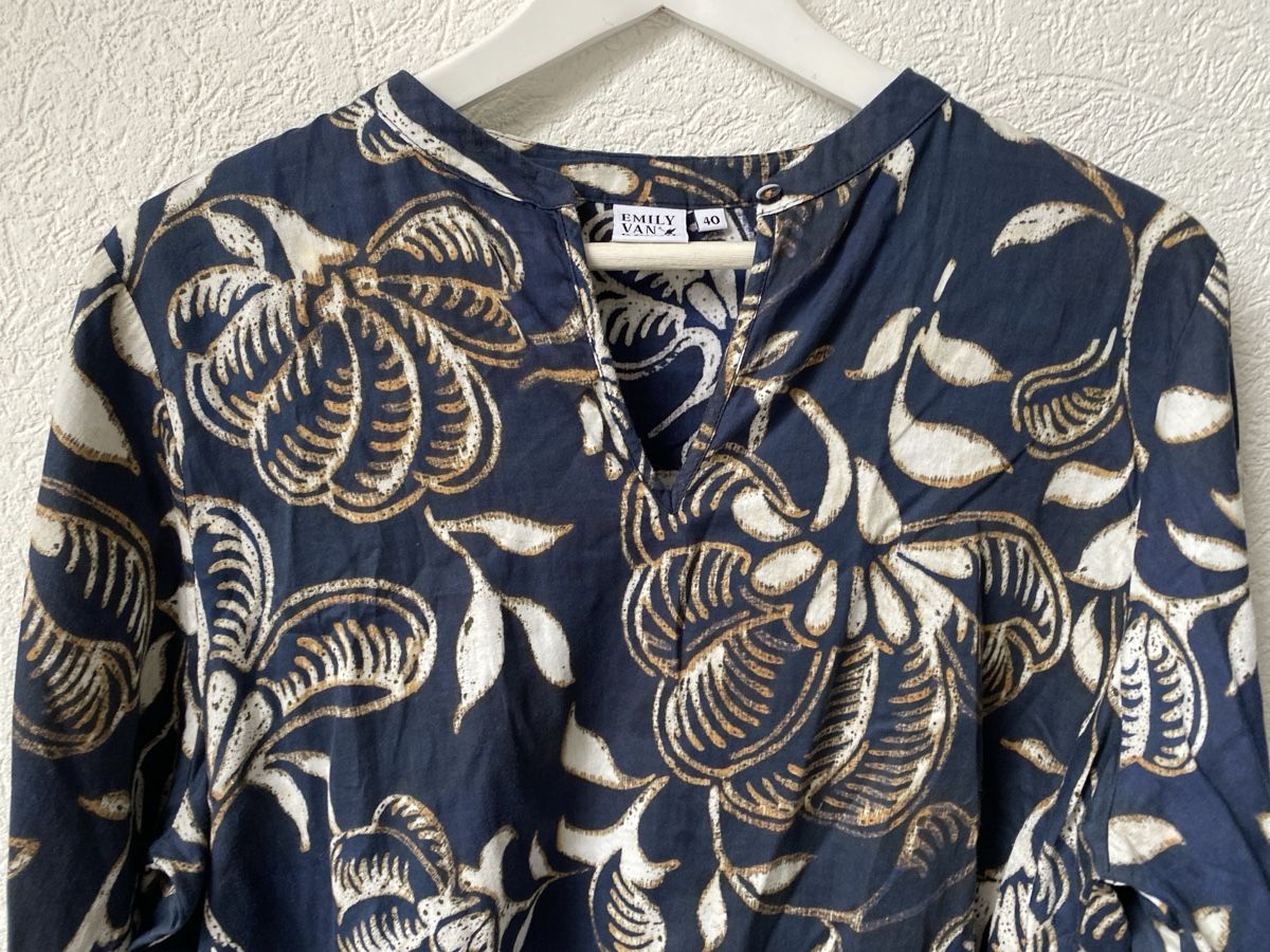 Emily van den Bergh Camicette: Emily Van Den Bergh Bluse  Gr 40 Blaugold Blätterprint  – Usato da Homberg b. Thun venduto da Homata 1
