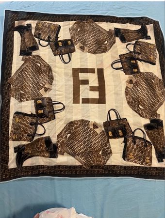 Original Fendi foulard 56x56