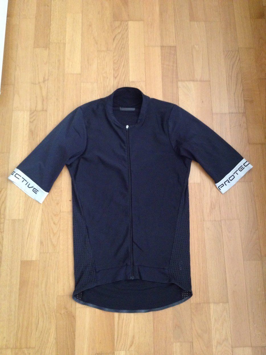 T-shirt: Sport Oberteil – Usato da Dübendorf venduto da Fip05