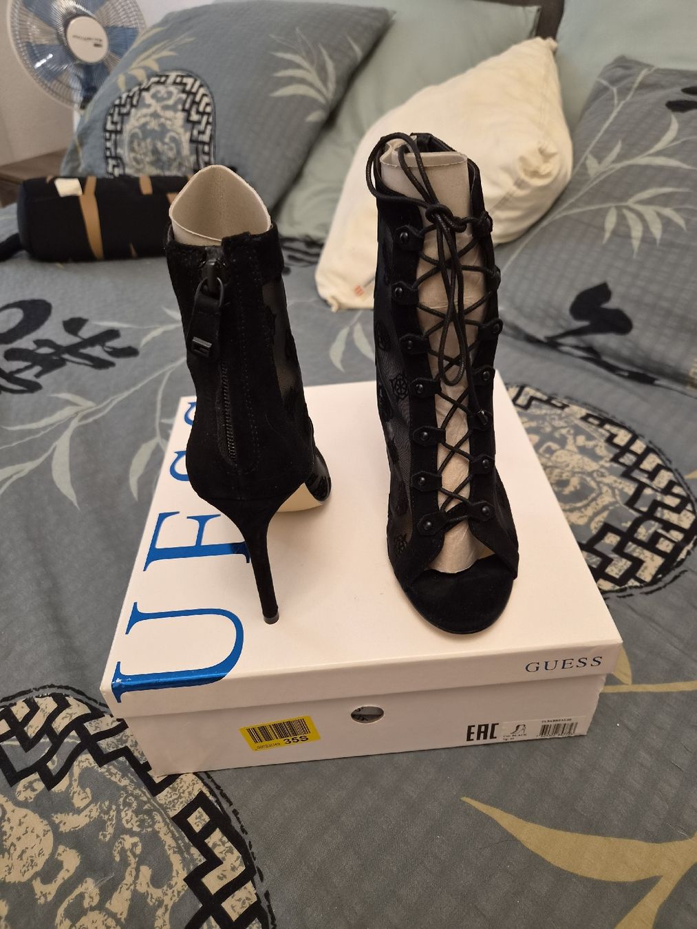 Guess Scarpe da donna: Bottines neuves Guess – Nuovo e nell'imballaggio originale da La Tour-de-Peilz venduto da mar_2r26 1