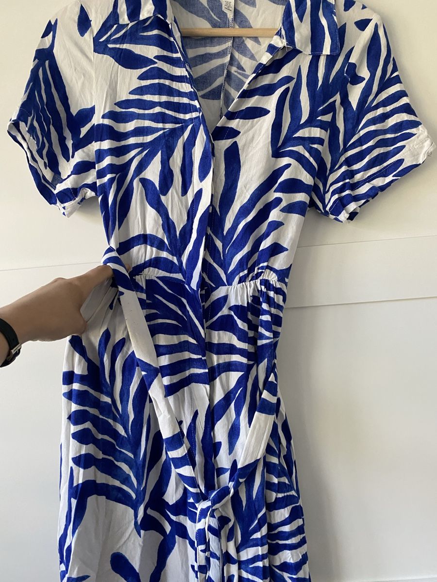 H&M Robes: Robe imprimée feuillage bleue et blanche H&M – D'occasion à Villars-sur-Glâne par mel_6q5w 2