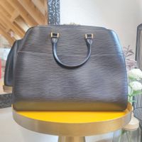 Elegante Louis Vuitton Epi Leder Handtasche in Schwarz!