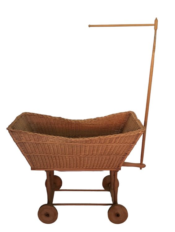 Anciennes - FEVE datée de 1886 porcelaine représentant un bébé