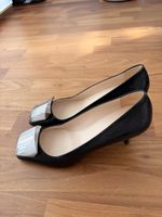 Prada Pumps schwarz mit Metallapplikation Grösse 37