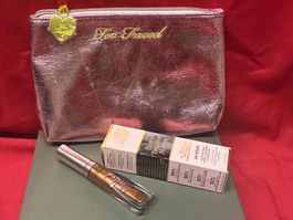 Too Faced Born this Way: Matte Make-up, Lippgloss, Trousse
