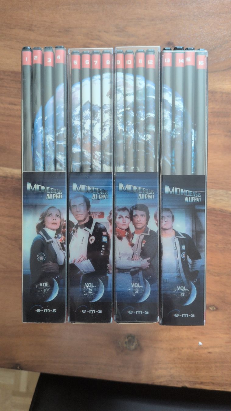 Tutti i DVDs: Mondbasis Alpha 1 Serie 4 Boxen Komplett  – Usato da Thun venduto da Pizzamike 1