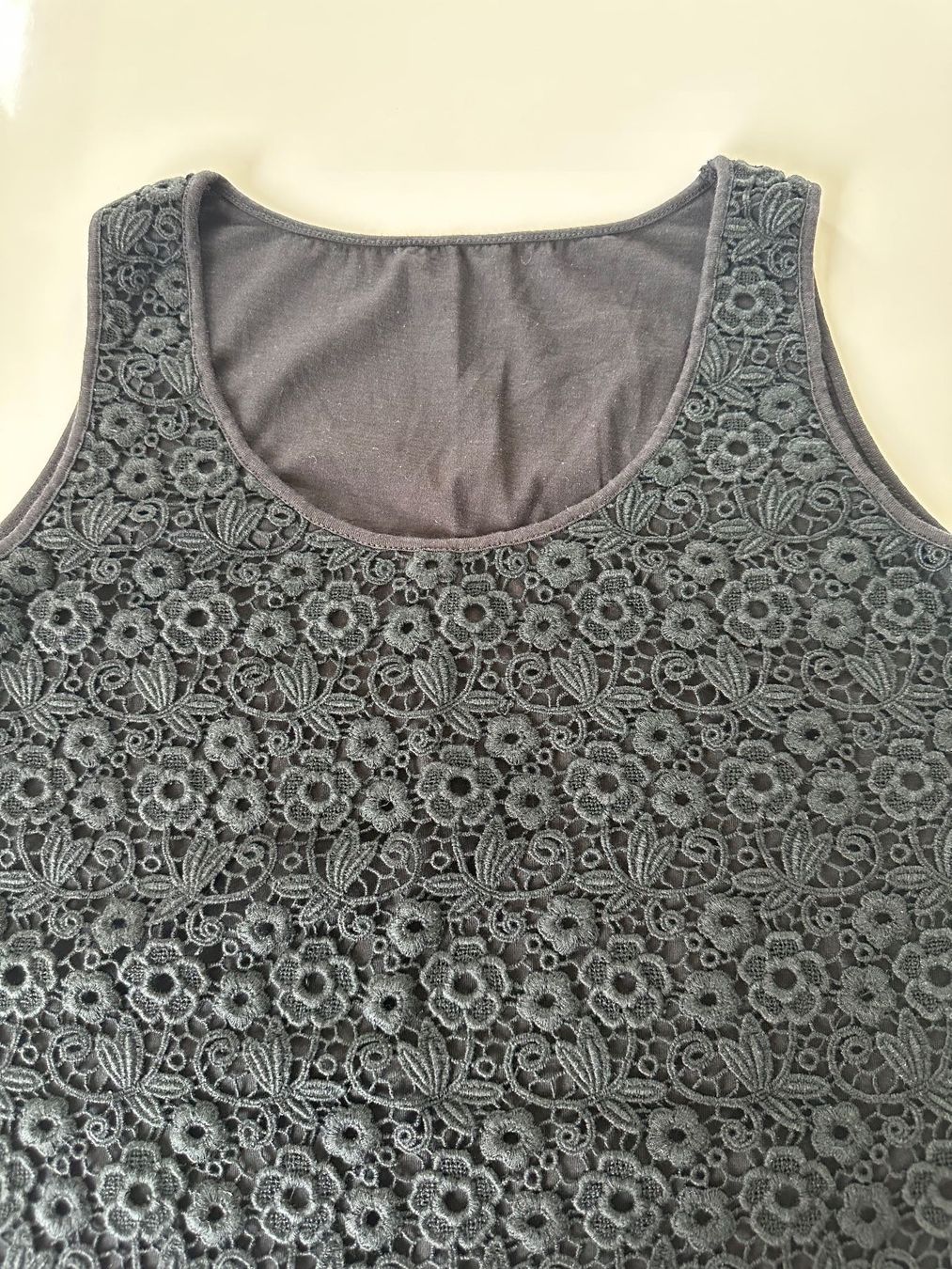 Top: Top schwarz ; Grösse 36 – Usato da Lausen venduto da Swissart123 1