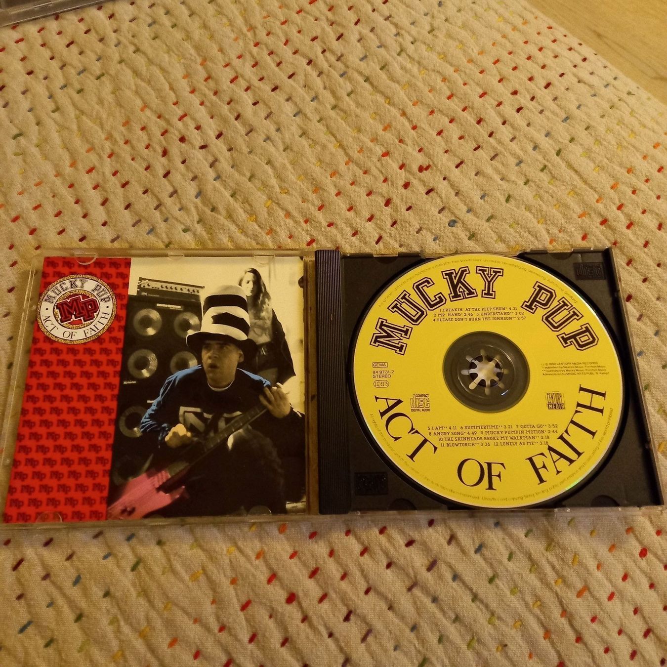 CD: Mucky pup - Act... – Usato da St-Cergue venduto da VeganWarrior