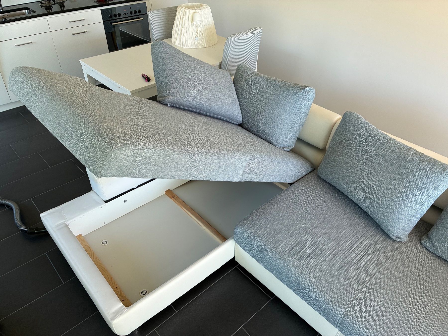 Divani: Zum Verschenken Variable Sofa, weiss-grau – Usato da Oberwil b. Zug venduto da vra_2lcg 7