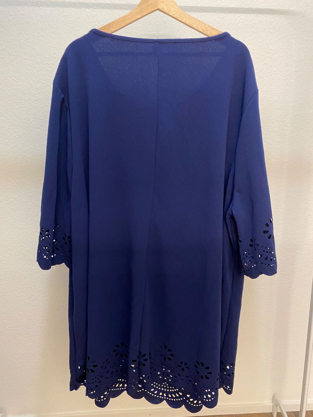 Shein Kleider: Kleid mit Stanzungen blau Gr. 56 / 58 / 60 – Gebraucht aus Pratteln von a23_j2gs 6