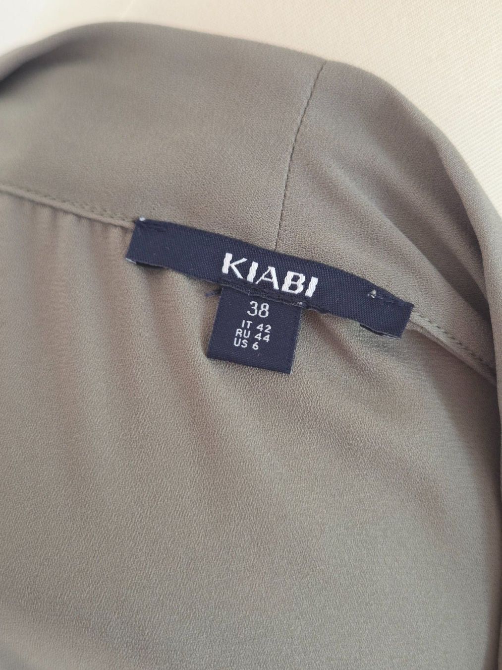 Vestiti: Freizeitkleid Kiabi grün – Usato da Wängi venduto da Bibo4. 5