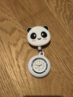 Pflegeruhr Panda Design mit Clip weiss guter Zustand