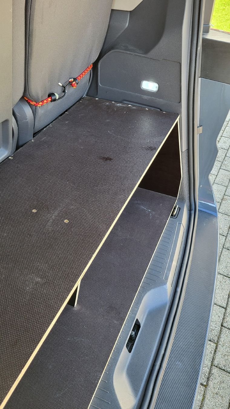 VW Accessori per altri veicoli: VW Multivan T7 Kofferraumbox – Usato da Arni BE venduto da ChunntDrus 2