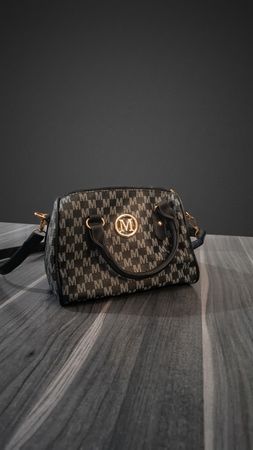 Sac à main noir motif neuf !