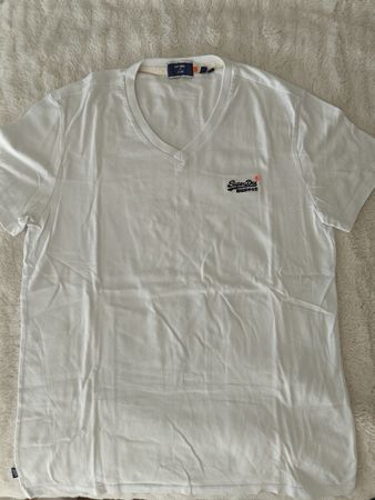 T-Shirt Superdry weiss V-Ausschnitt neuwertig und original 