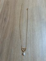 Collier en acier inoxydable en forme de coeur avec une perle