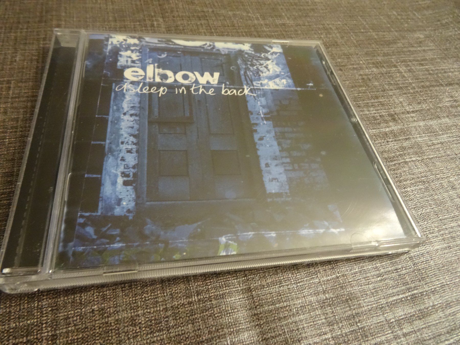 CD: Elbow - Asleep in the Back - CD – Usato da Olten venduto da Disc-Ausverkauf
