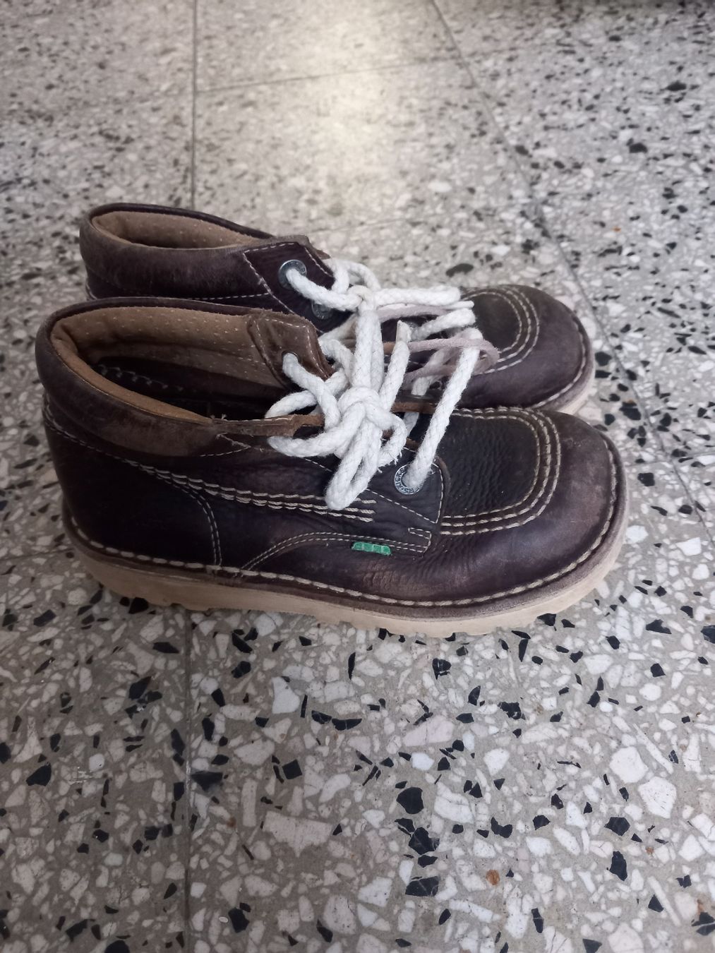 Kickers Scarpe per ragazzi: Chaussures Kickers 30 – Usato da Courrendlin venduto da tititchoun
