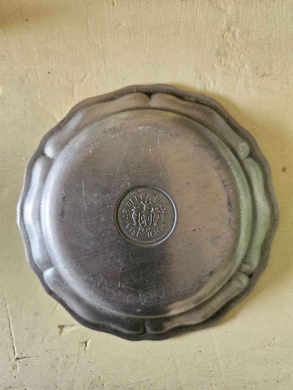 Piatti di portata: Petit plat en étain Della Bianca Visp – Usato da Les Brenets venduto da SBO56 1