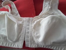 BH Anita  ,vorne verschliessbar Cup C 105