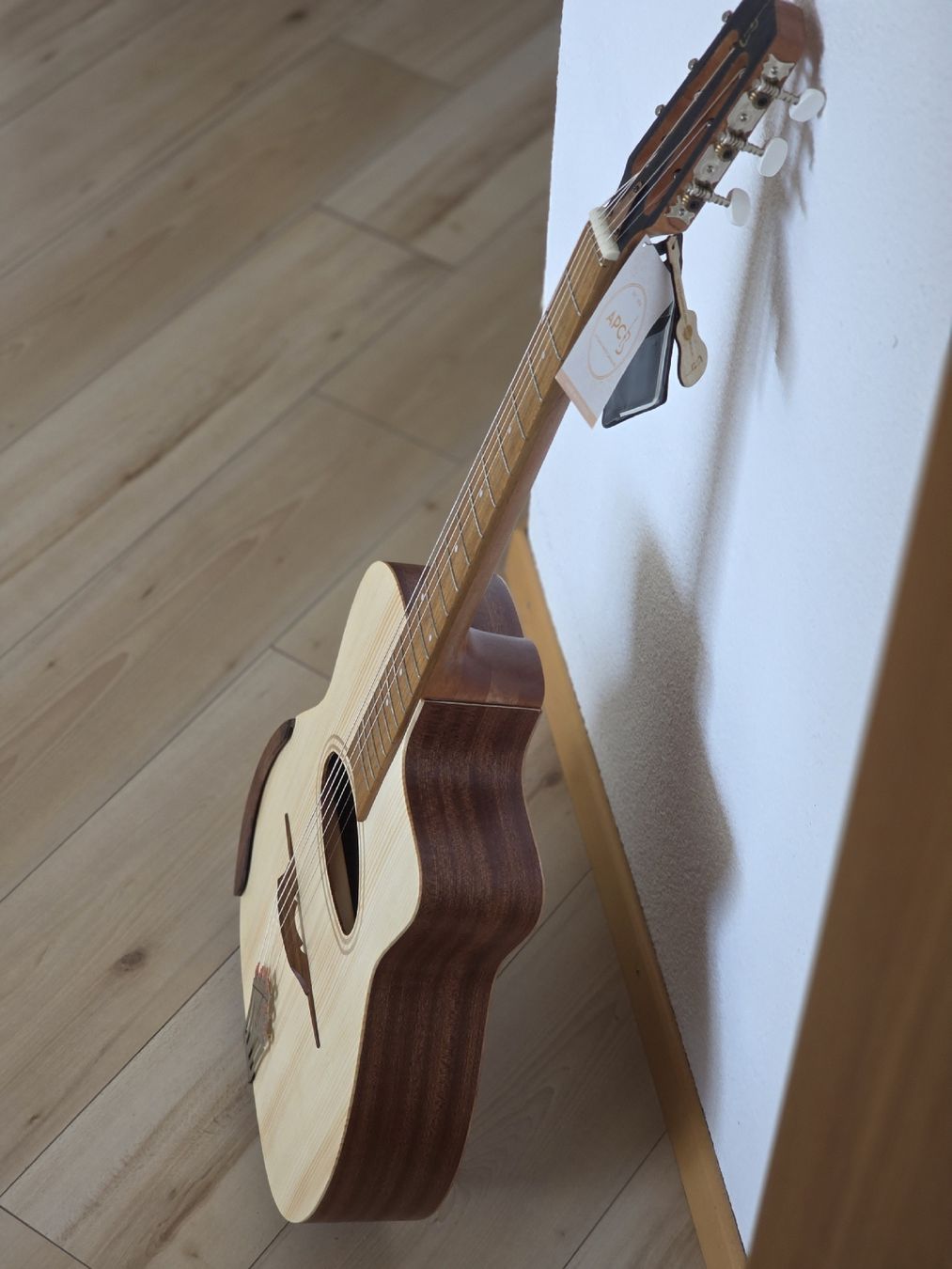 Strumenti musicali: Jazz Manouche Guitar – Nuovo e nell'imballaggio originale da Schuepfheim venduto da Guttime 1