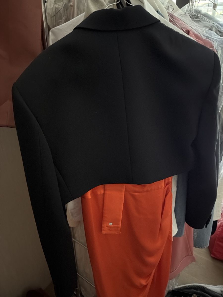 Valentino Giacche: Valentino cropped blazer  – Nuovo (secondo la descrizione) da Genève venduto da val_rp9x 2