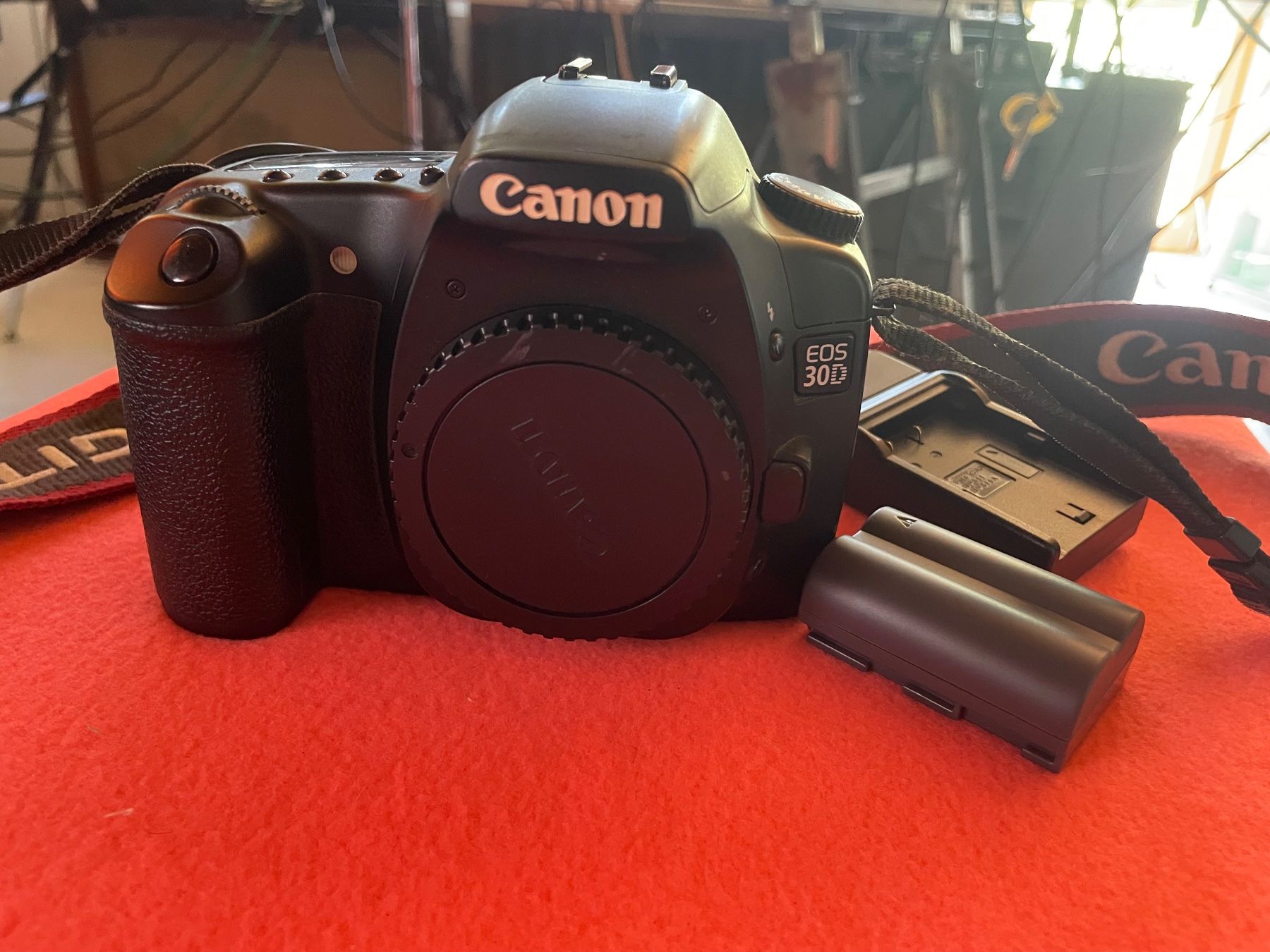 Canon Fotocamera: Canon EOS 30d Dslr Digitalkamera – Usato da Zürich venduto da Arcana_Fail