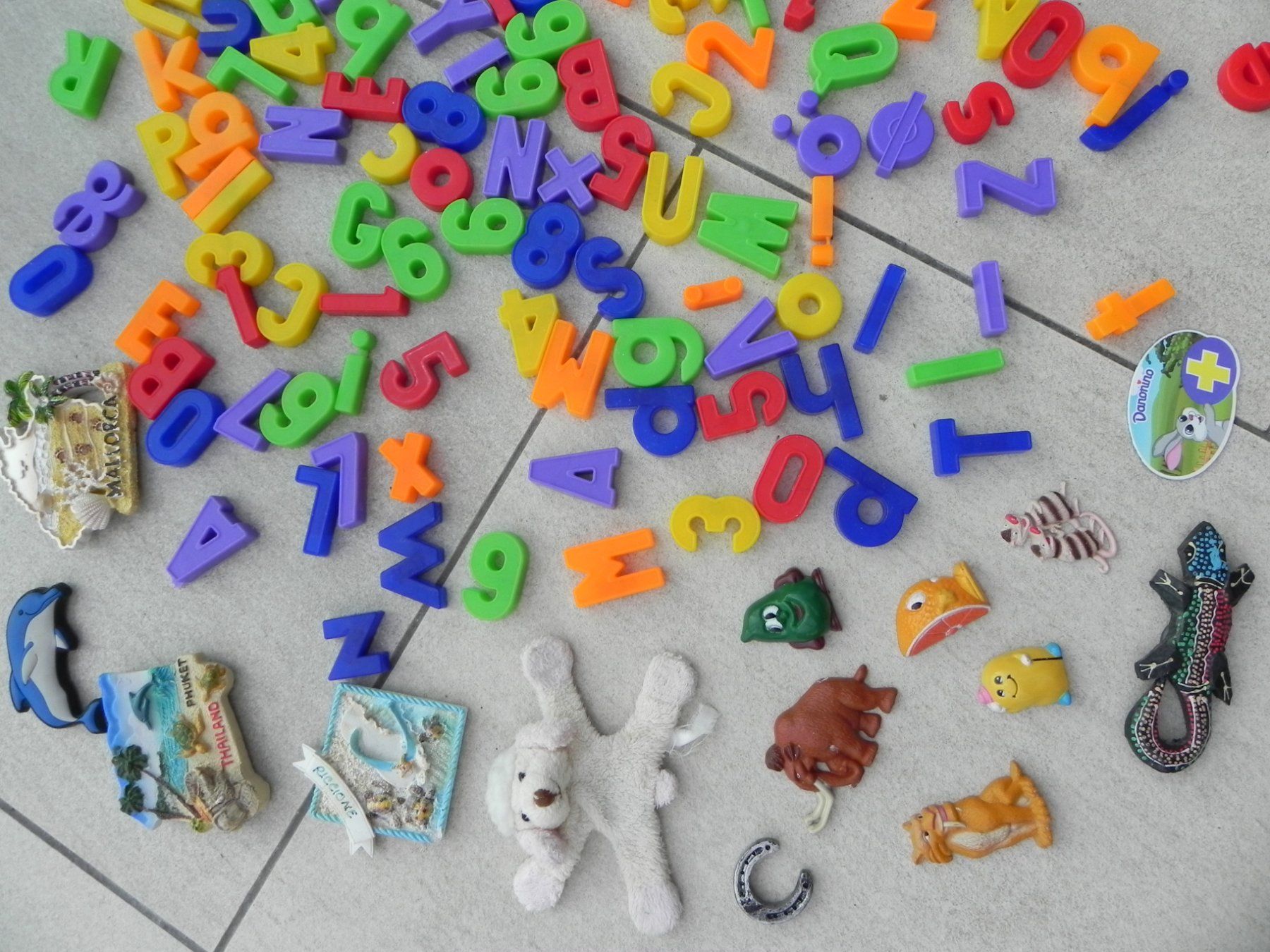 Giochi: Magnetbuchstaben und Zahlen Set Magnete gemischt – Usato da Stallikon venduto da pcerny16 2