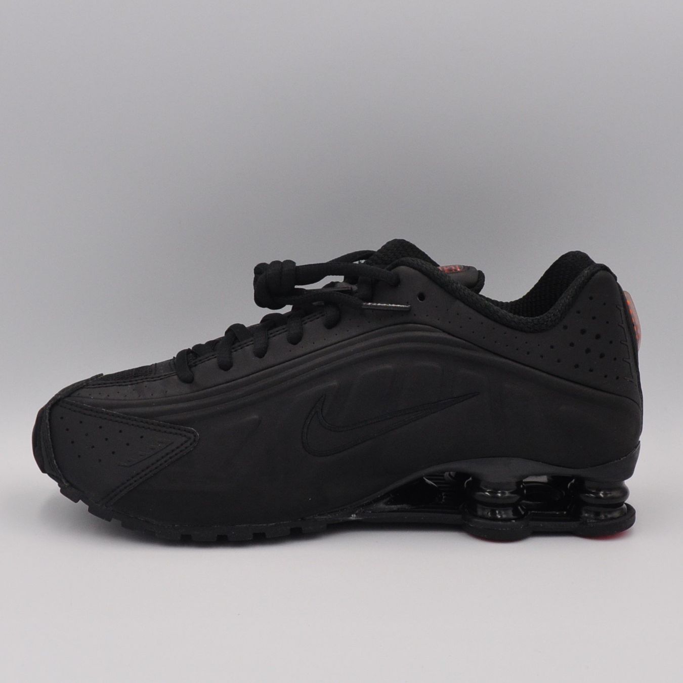 Nike Herrenschuhe: Nike Shox R4 Black 38.5 – Neu und originalverpackt aus Bern von SneakerheavenLT 2