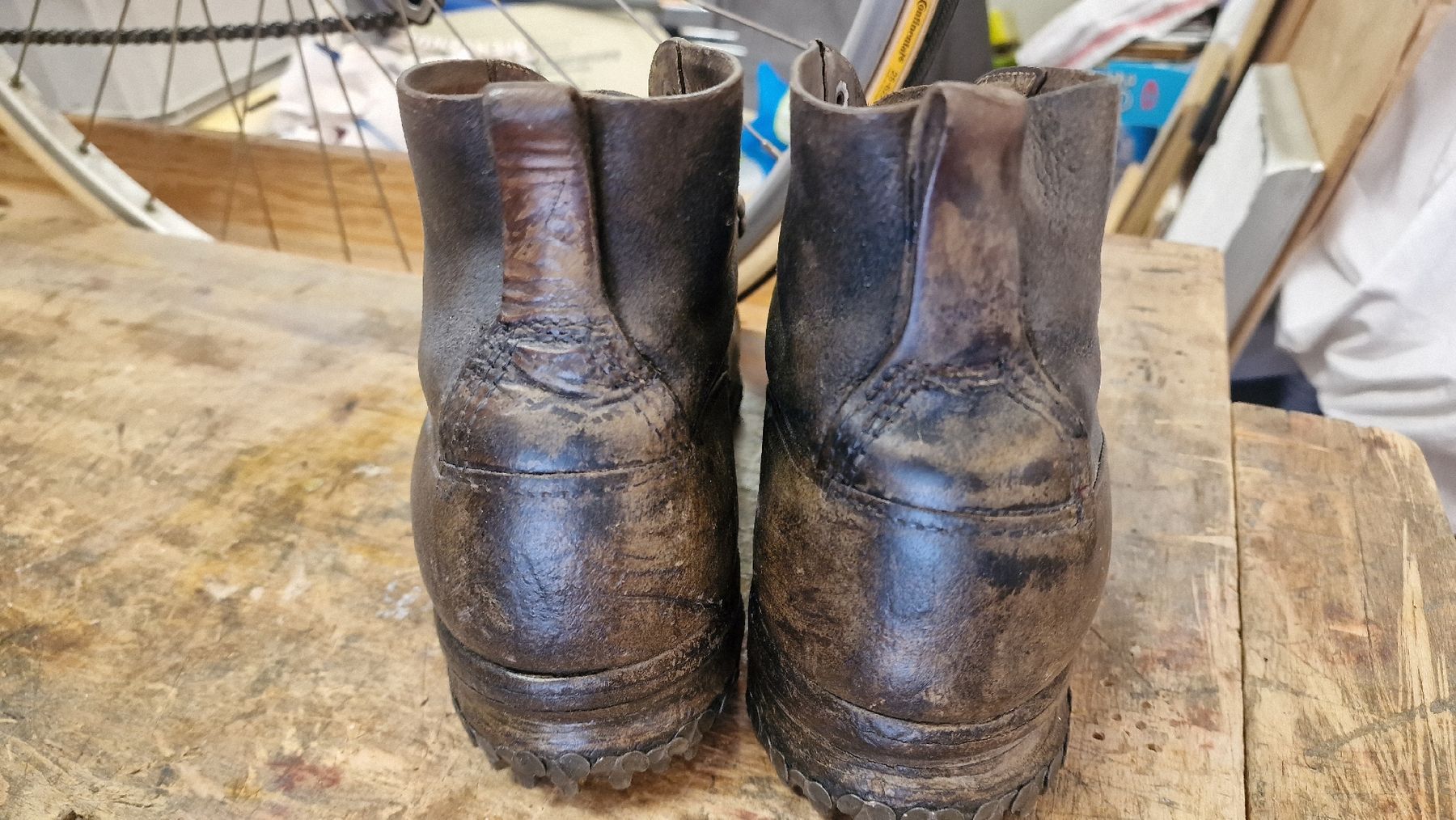 Scarpe da uomo: Originale Militärstiefel mit Spikes – Usato da BERN venduto da Intarsia 4