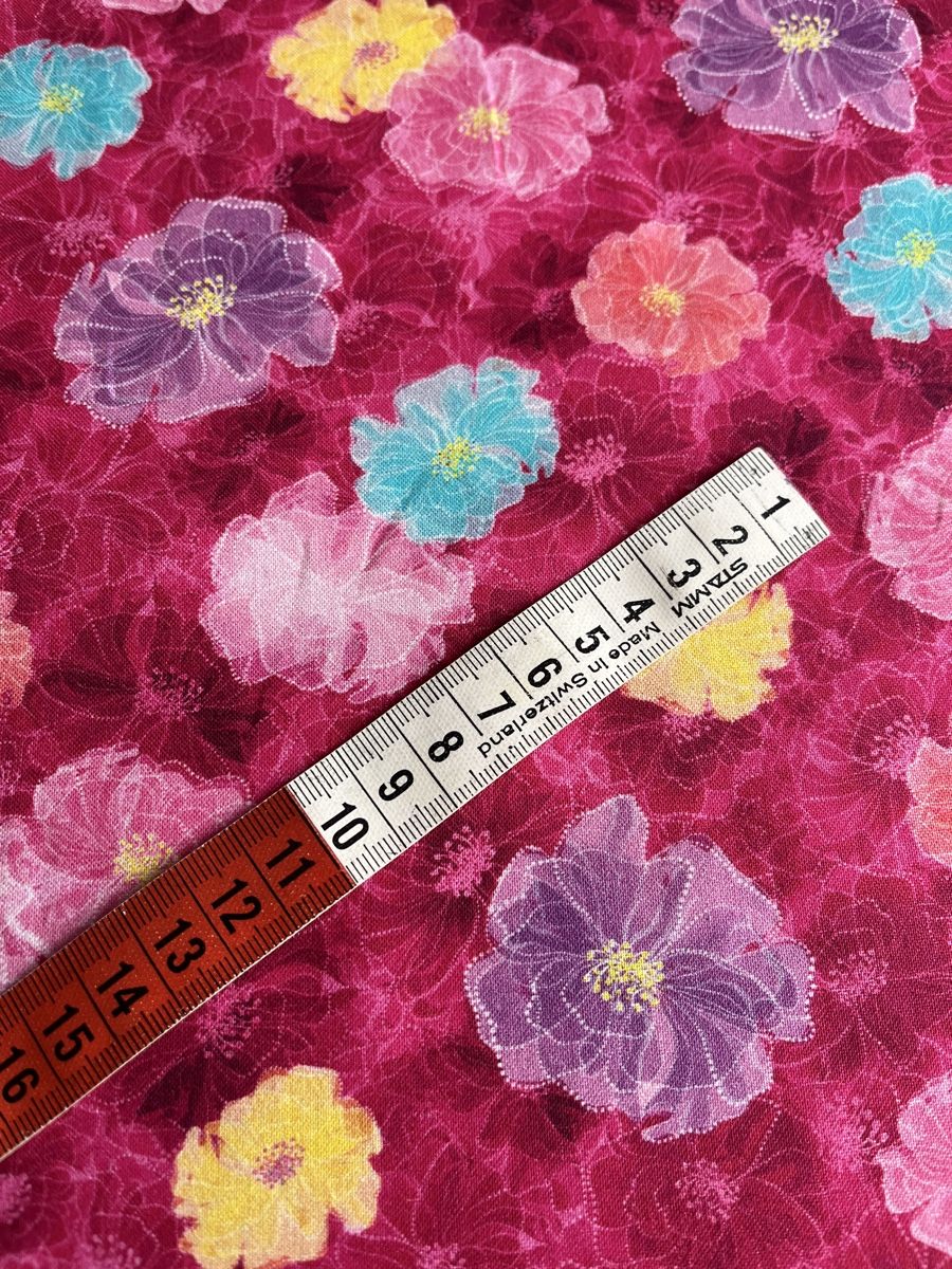 Stoffe: Patchworkstoff bunte Blumen auf pink – Neu (gemäss Beschreibung) aus Seuzach von KreativmitStoff 1