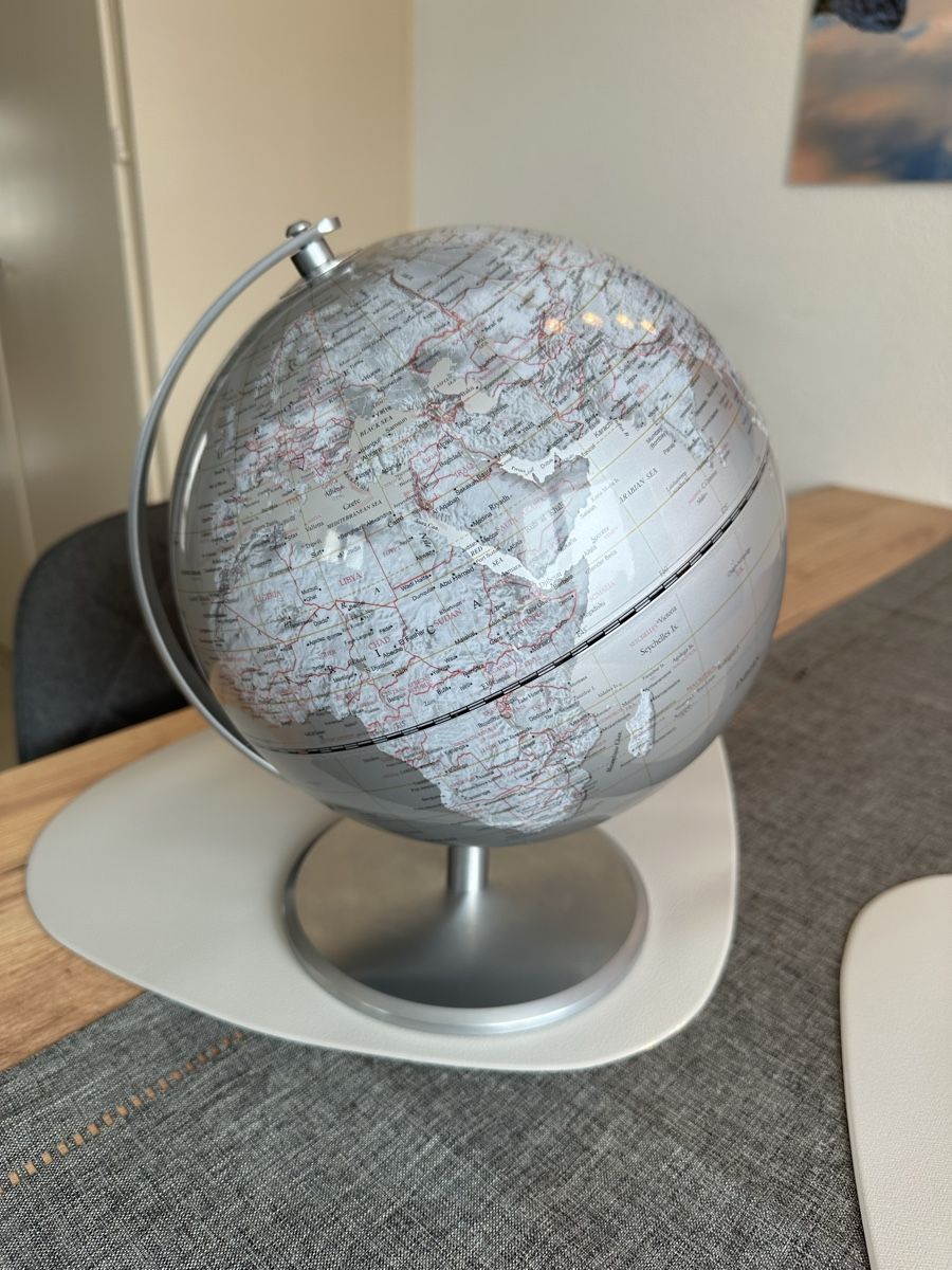Sonstige Dekorationen & Accessoires: Globus „emform Planet“ in Silber – Gebraucht aus Celerina von Little29 1