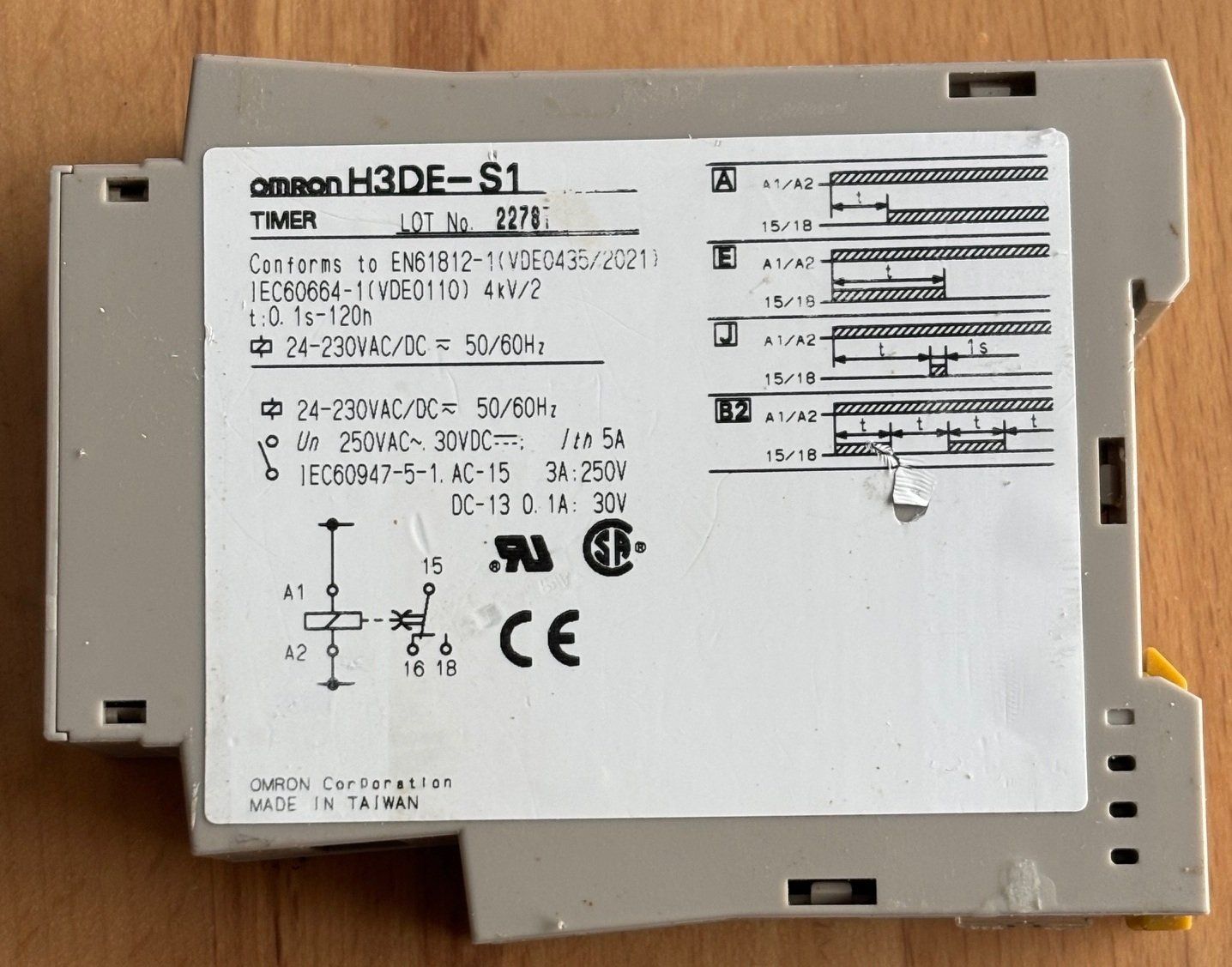 Omron Componenti elettronici: Omron H3DE-S1 - Zeitrelais - 230 Volt – Usato da Bassersdorf venduto da Antaris01 1