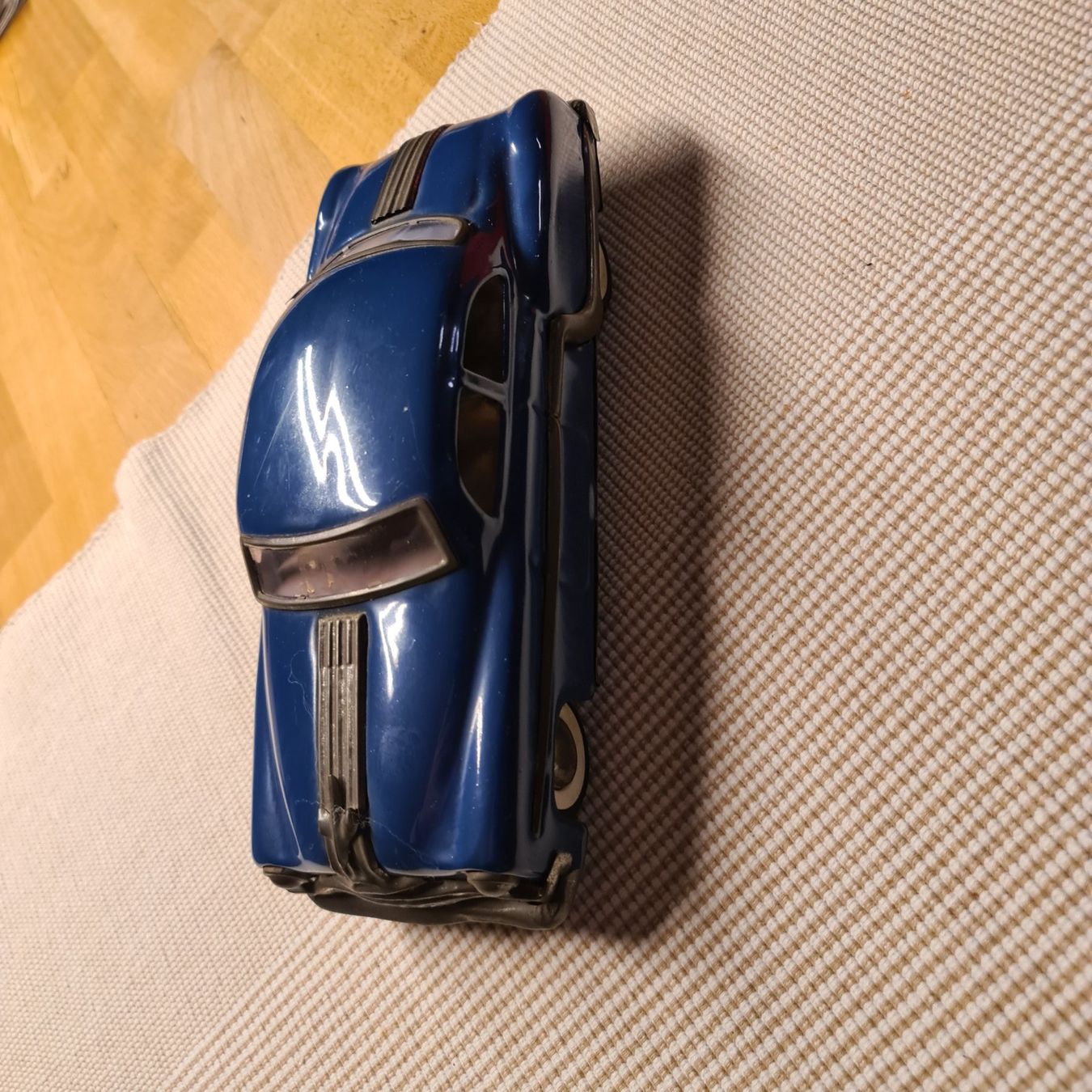 Modellini d'auto: Antikes Blechspielzeugauto mit Schwungrad – Usato da Hütten venduto da Edeli5 1