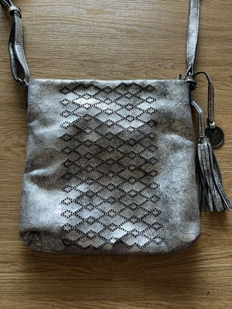 Silberne Tasche von Suri Frey / Crossbody / Umhängetasche