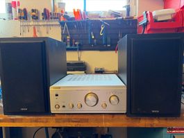 Verstärker Denon mit Boxen