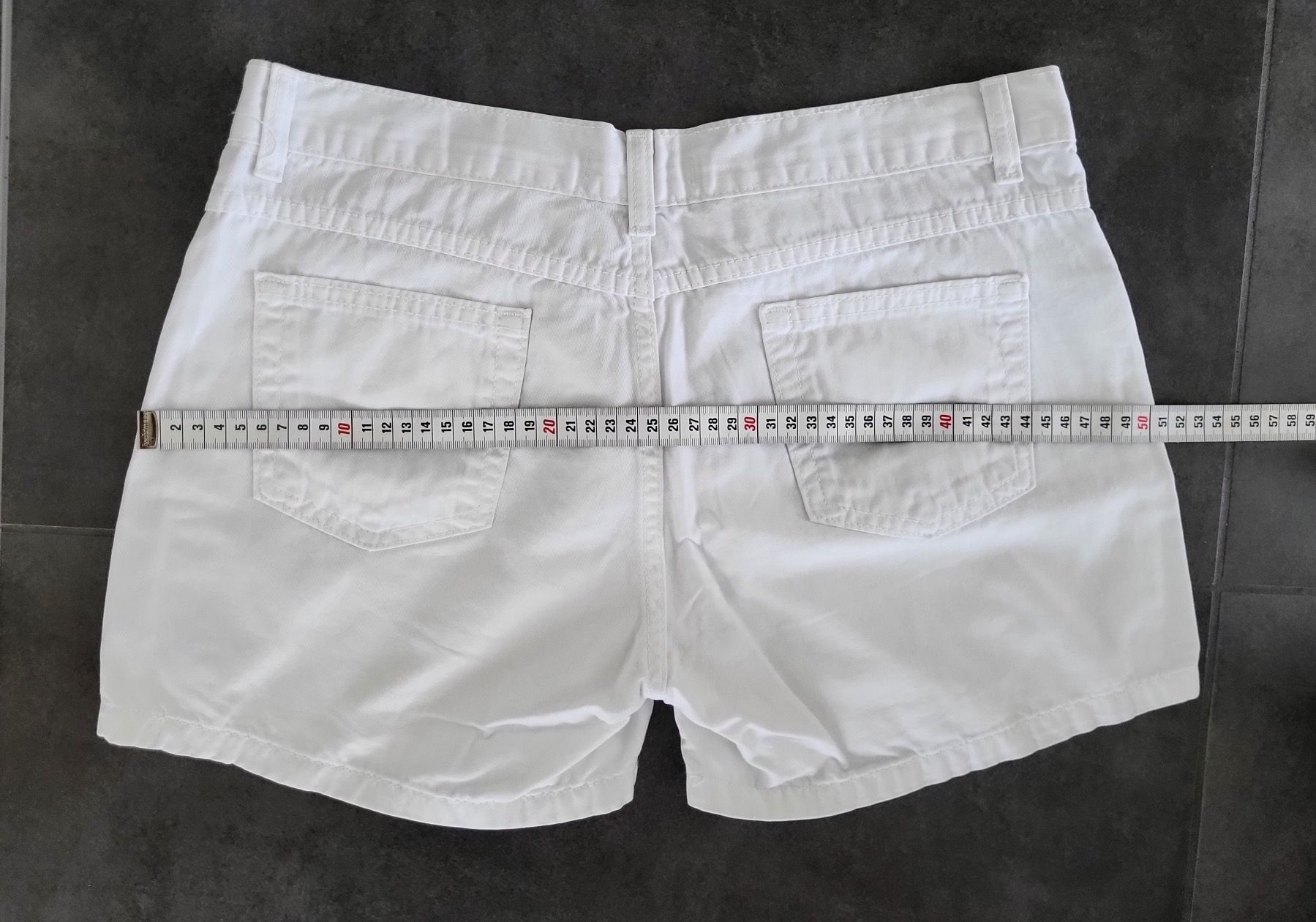 Pantaloni: Damenshorts Gr 40, Farbe weiss – Usato da Richterswil venduto da Rem2011 2