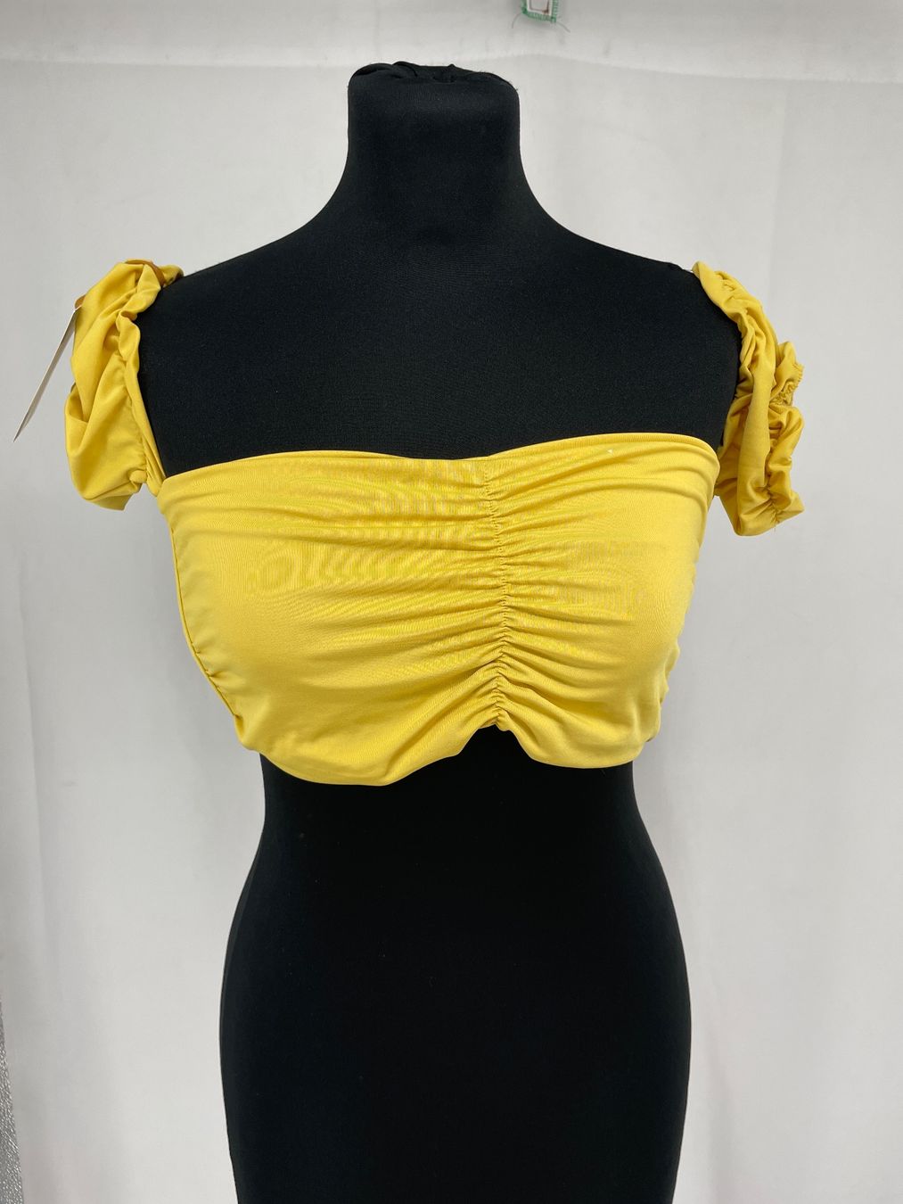 Top: Haut jaune – Usato da Lausanne venduto da PlusValue_Lausanne 1
