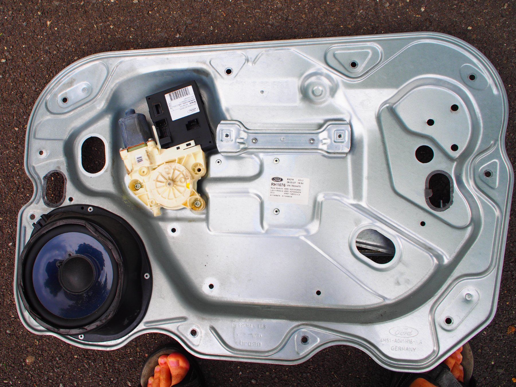 Ford Tutti pezzi di ricambio auto: Lève vitre Ford Focus 2007 et autres – Usato da Meyrin venduto da SRkaem