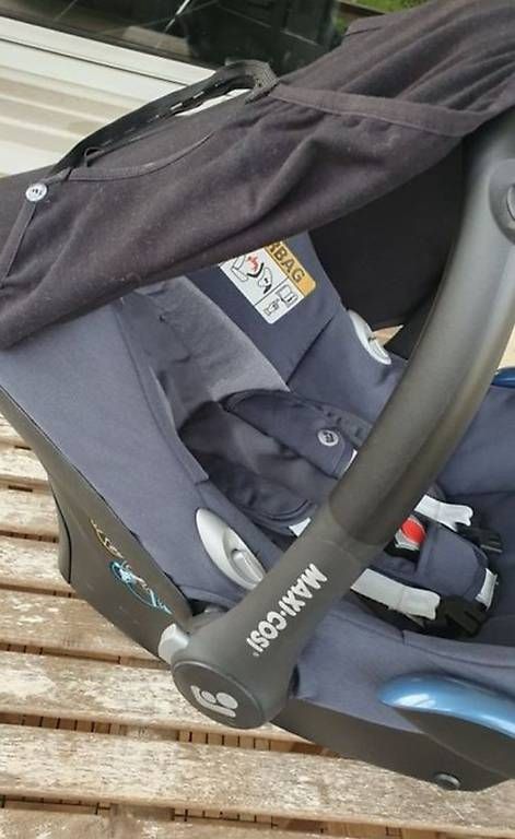 Seggiolini per auto: Babyschale mit Neugeborenen Einsatz – Usato da St. Gallen venduto da PeggyW