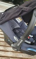 Babyschale mit Neugeborenen Einsatz