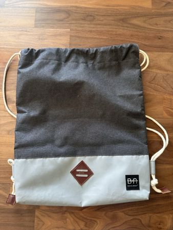 Turnbeutel Bow & Arrow grau hellgrau neuwertig