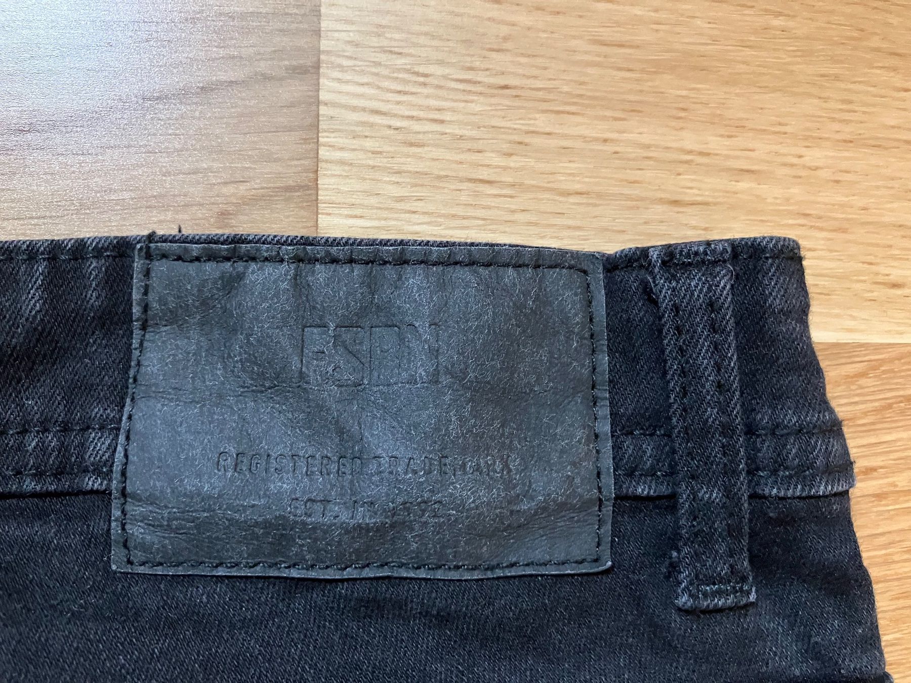 Jeans: Jeans Hosen Grösse 34/32 – Usato da Urdorf venduto da Chrugitsch 3