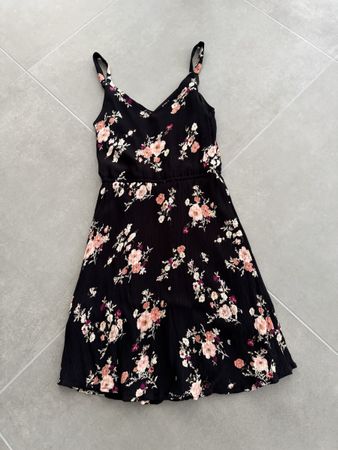 Kleid ONLY Blumenmuster Schwarz Grösse 34