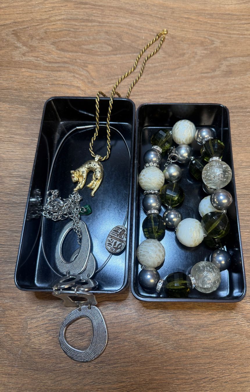 Altri gioielli: Modeschmuck-Kollektion im Schmuckkästchen – Usato da Nussbaumen AG venduto da olitech5415