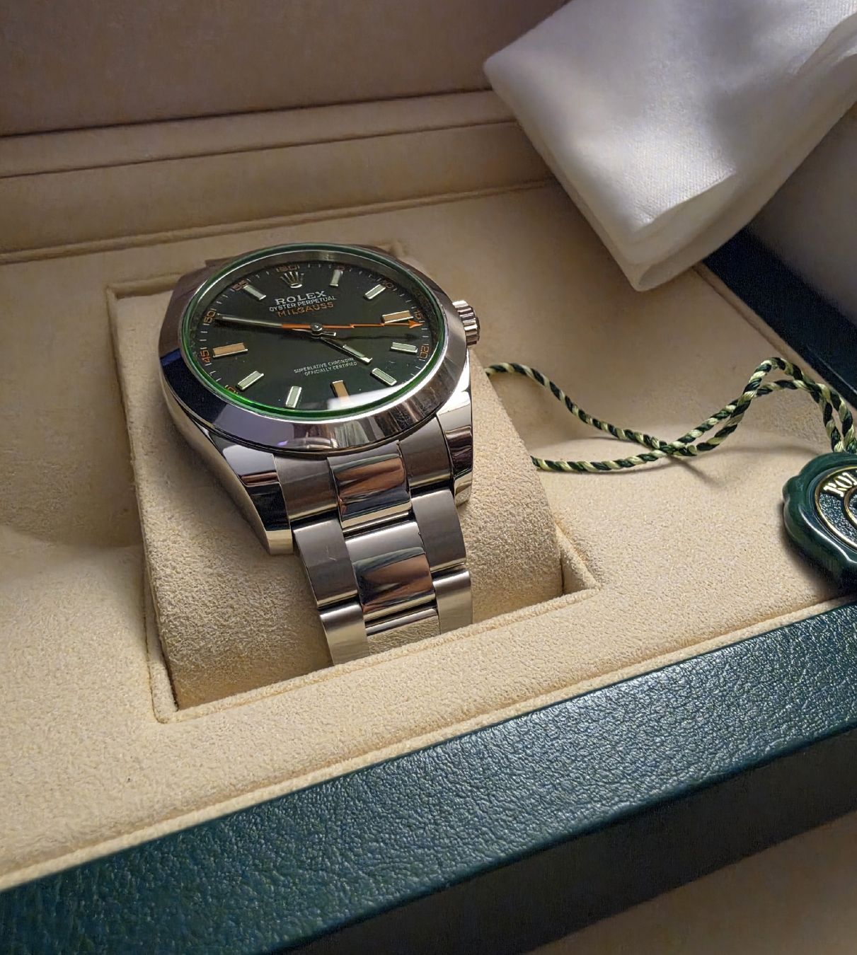 Rolex Montres: Neue ungetragene Rolex Milgauss.Full-set – Neuf avec emballage d'origine à Fislisbach par Eye-Arts 3