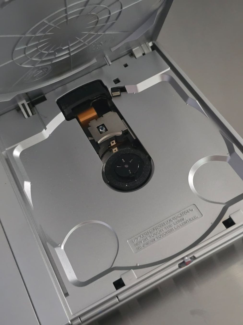 Sony Consoles: Sony PlayStation 2 Slim Silber – D'occasion à Emmen par BieteNurSo 2