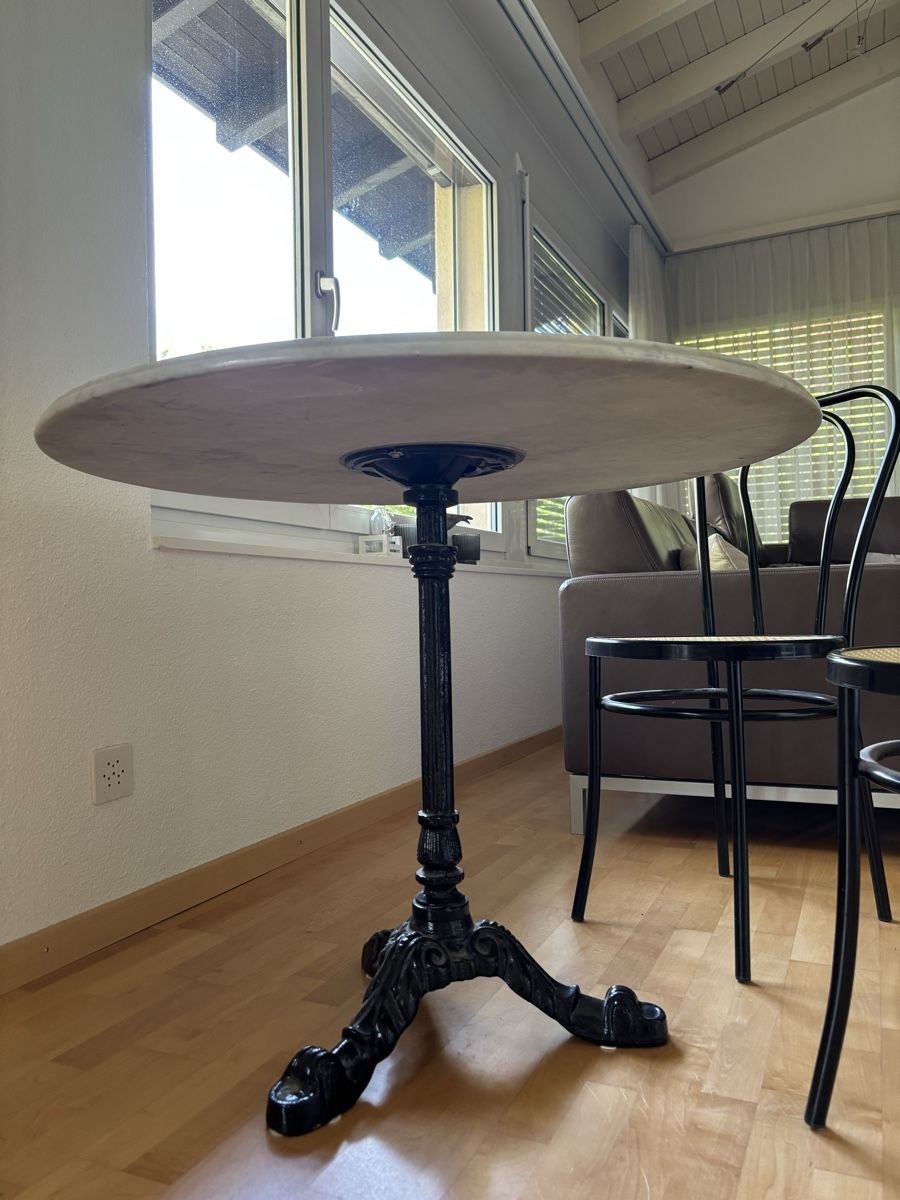 Tische: Bistrotisch und Stuhl – Gebraucht aus Winkel von FM99 3