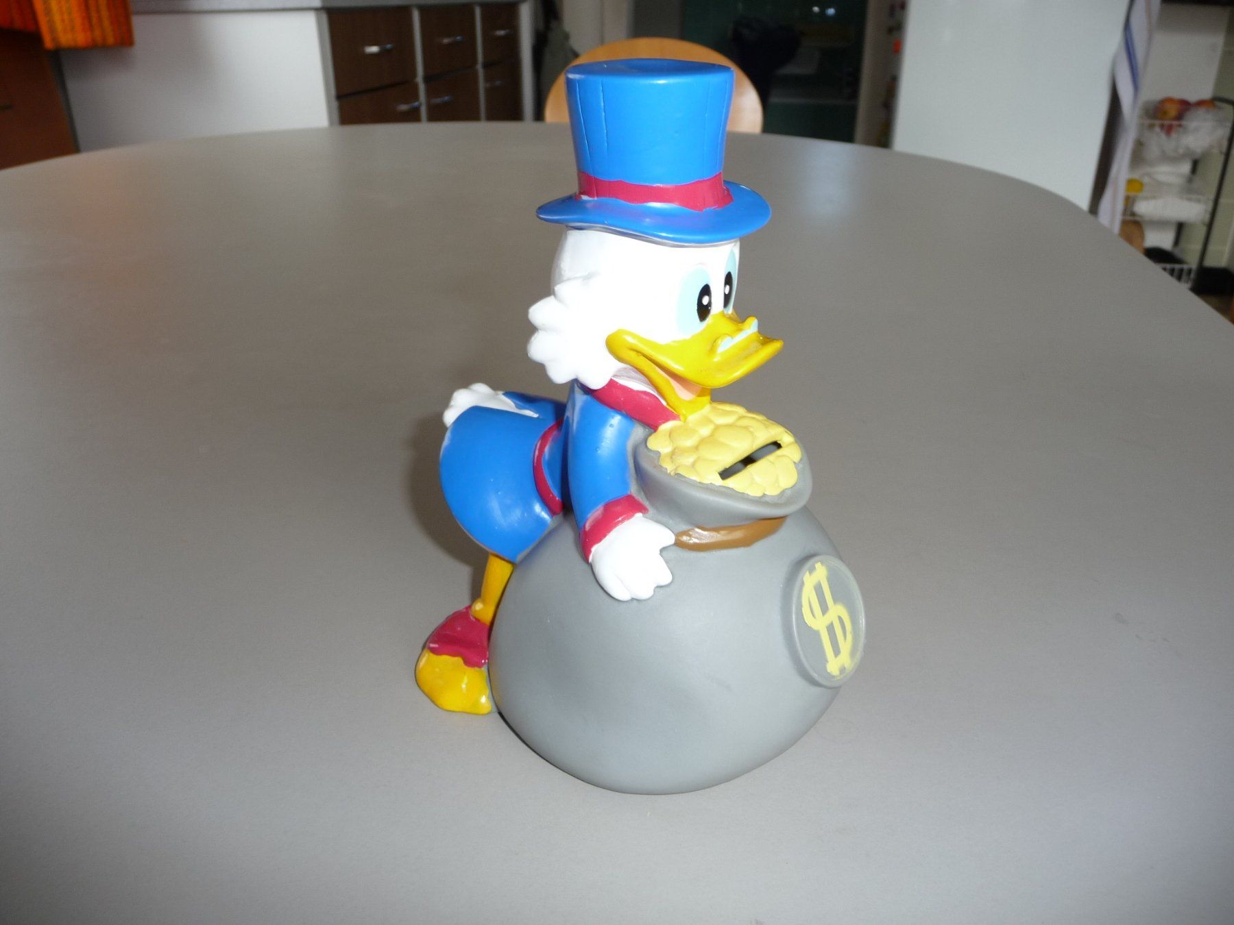 Disney Statuette: Onkel Dagobert Duck Spardose – Usato da Neftenbach venduto da sorge