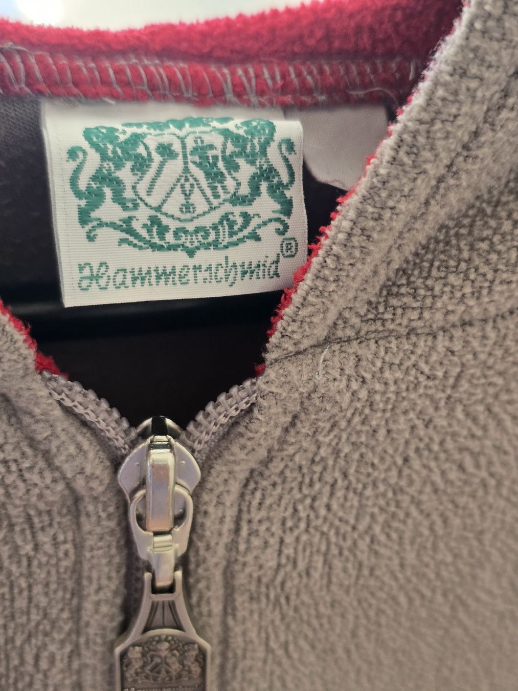 Giacche: Fleecejacke Hammerschmid grau rot Grösse S – Usato da Tecknau venduto da Leni_SecondLove 2